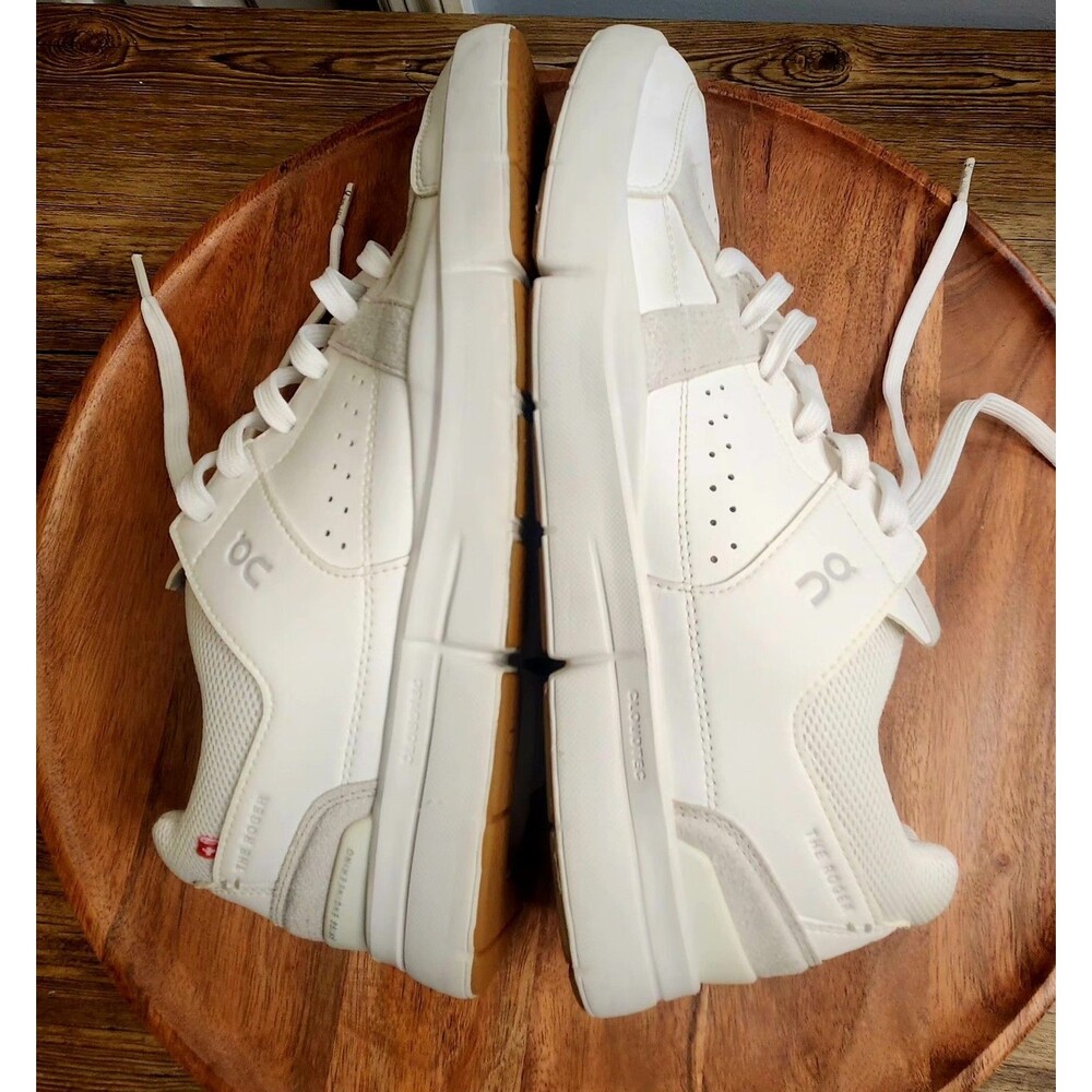 The Roger Clubhouse by On, Men's US Size 9.5, white leather sneakers - Picture 15 of 16